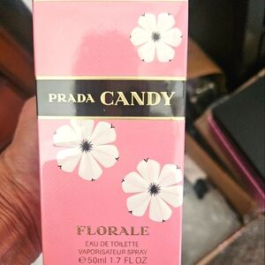 (SOLD))) Prada Candy Florale Eau De Toilette Spray
